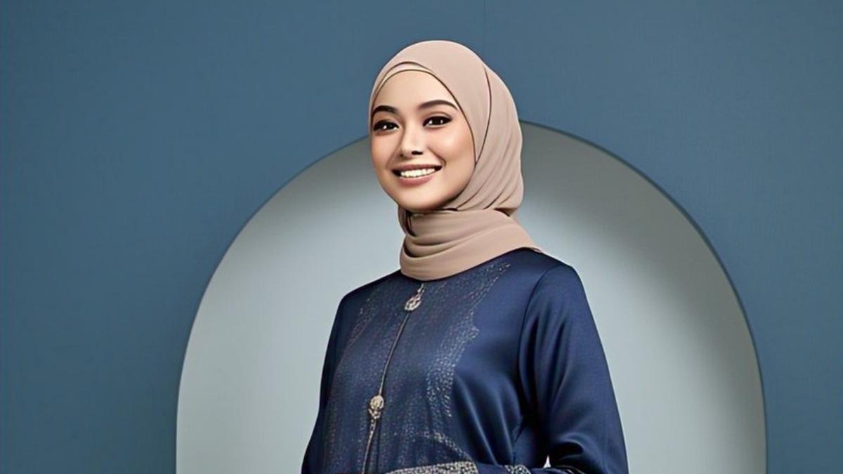 6 Model Gamis Brokat Navy Favorit 2025, Cocok dan Elegan untuk Wanita Usia 30-an