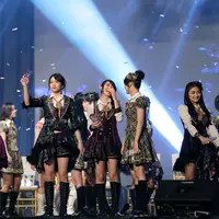 Suasana pemilihan center untuk album ke-13 JKT48. Kemenangan Ve disambut gembira oleh para fans yang hadir dalam acara tersebut dan juga lewat media sosial yang menuliskan ucapan selamat pada member 22 tahun itu. (Adrian Putra/Bintang.com)
