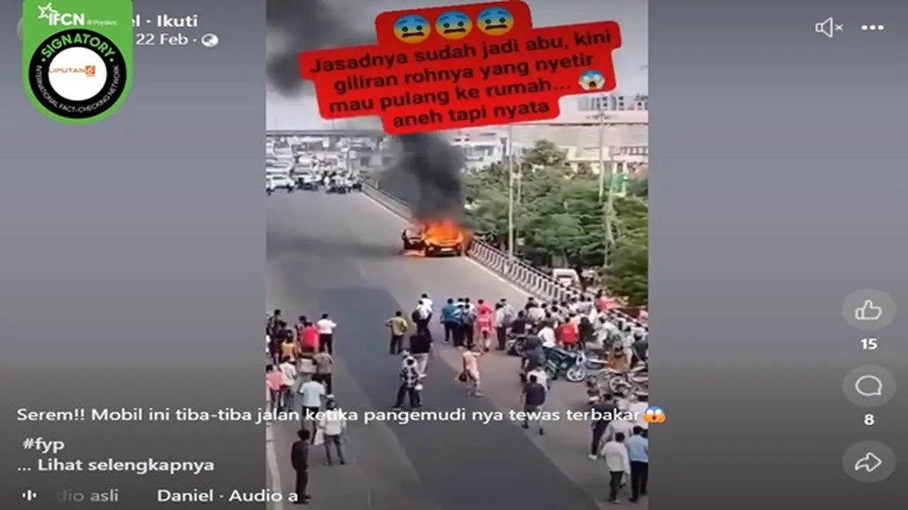 Gambar tangkapan layar video yang diklaim sebuah mobil terbakar melaju dikemudikan oleh arwah pengemudinya. (sumber: Facebook)
