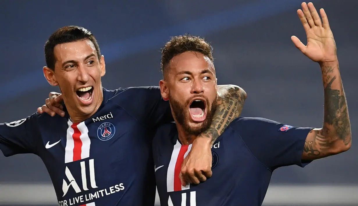 Pemain Paris Saint-Germain Angel Di Maria (kiri) merayakan dengan rekan setimnya Neymar usai mencetak gol ke gawang Leipzig pada semifinal Liga Champions di Stadion Luz, Lisbon, Portugal, 18 Agustus 2020. Angel Di Maria, Neymar, dan Leandro Paredes dinyatakan positif COVID-19. (David Ramos/POOL/AFP)