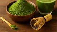 Matcha kaya antioksidan dan L-theanine. Diminum sebelum olahraga, matcha bantu bakar lemak lebih efisien. (Ilustrasi Matcha by AI)