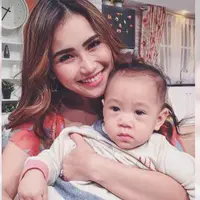Ayu Ting Ting dan Rafathar Malik Ahmad