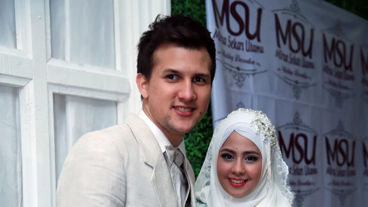 [Bintang] Risty Tagor dan Stuart Coollin