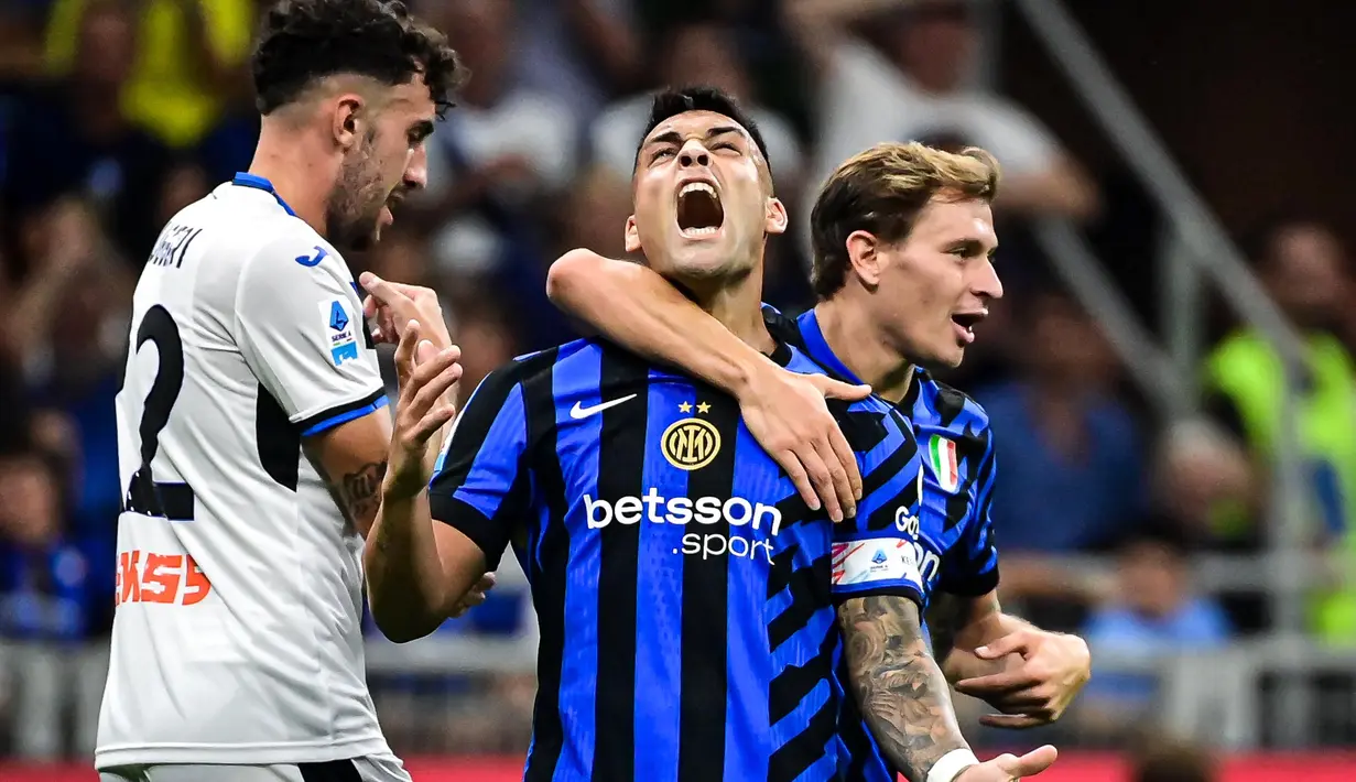 Ekspresi penyerang Inter Milan, Lautaro Martinez (tengah) saat pertandingan sepak bola Liga Italia Serie A melawan Atalanta di Stadion San Siro, Milan pada tanggal 30 Agustus 2024 atau Sabtu 31 Agustus 2024 dini hari WIB. (Piero CRUCIATTI/AFP)