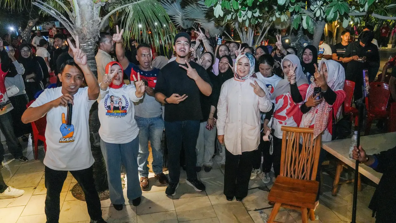 Ketua Umum Partai Solidaritas Indonesia (PSI) Kaesang Pangarep menyempatkan hadir untuk berdiskusi dengan para generasi milenial di Sidrap, Sulawesi Selatan.