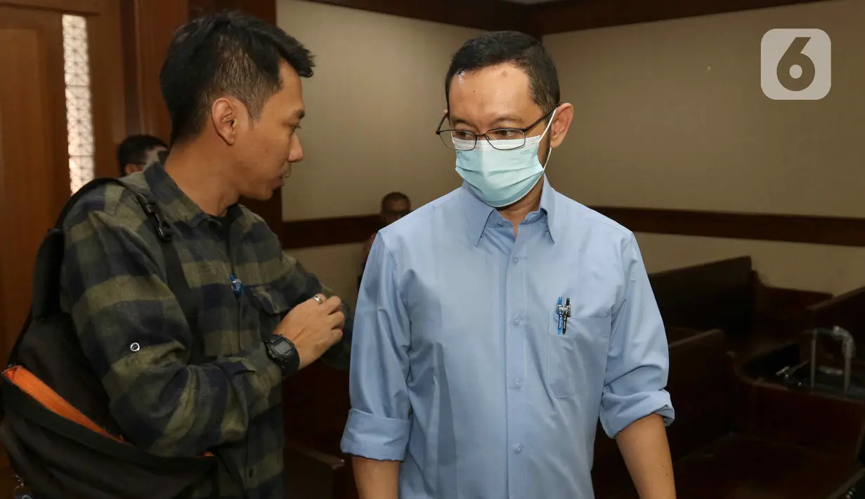 KPK menahan mantan Kepala Kantor Bea Cukai Makassar Andhi Pramono. (Liputan6.com/Herman Zakharia)