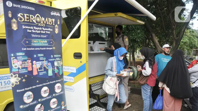 Warga Serbu Layanan Penukaran Uang Receh