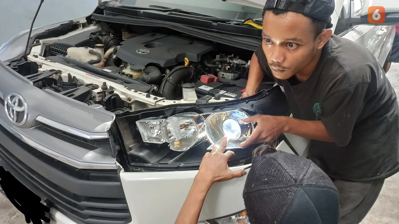 Tips Bikin Penerangan Lampu Mobil Lebih Optimal saat Musim Hujan