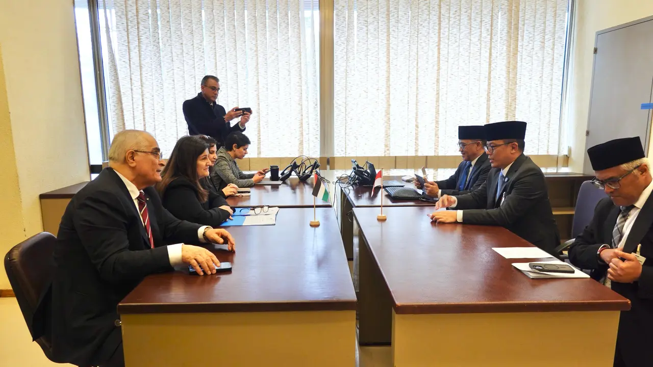 Pertemuan Menlu RI Sugiono dengan State Minister for Foreign Affairs and Expatriates Palestina, Varsen Aghabekian, di sela-sela Pertemuan High-Level Segment Dewan Hak Asasi Manusia (Dewan HAM) PBB Sesi ke-58 di Jenewa, Swiss. (Dok. Kemlu RI)