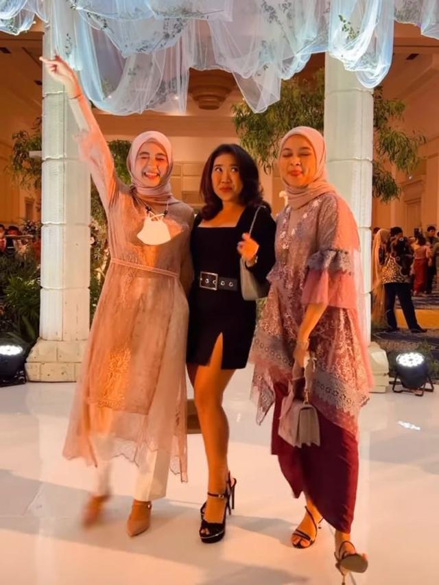 6 Potret Seleb di Pernikahan Bintang Emon, Kehadiran Arafah Rianti Curi Perhatian
