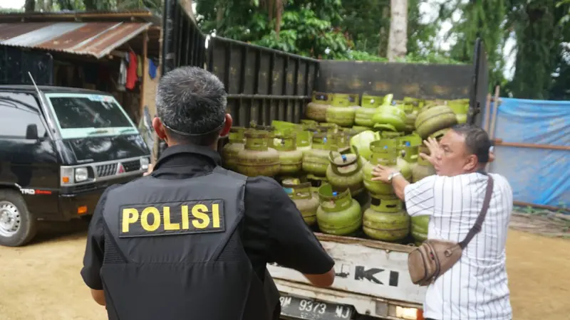 Gudang Pengoplosan Elpiji di Langkat Digerebek/Reza Efendi