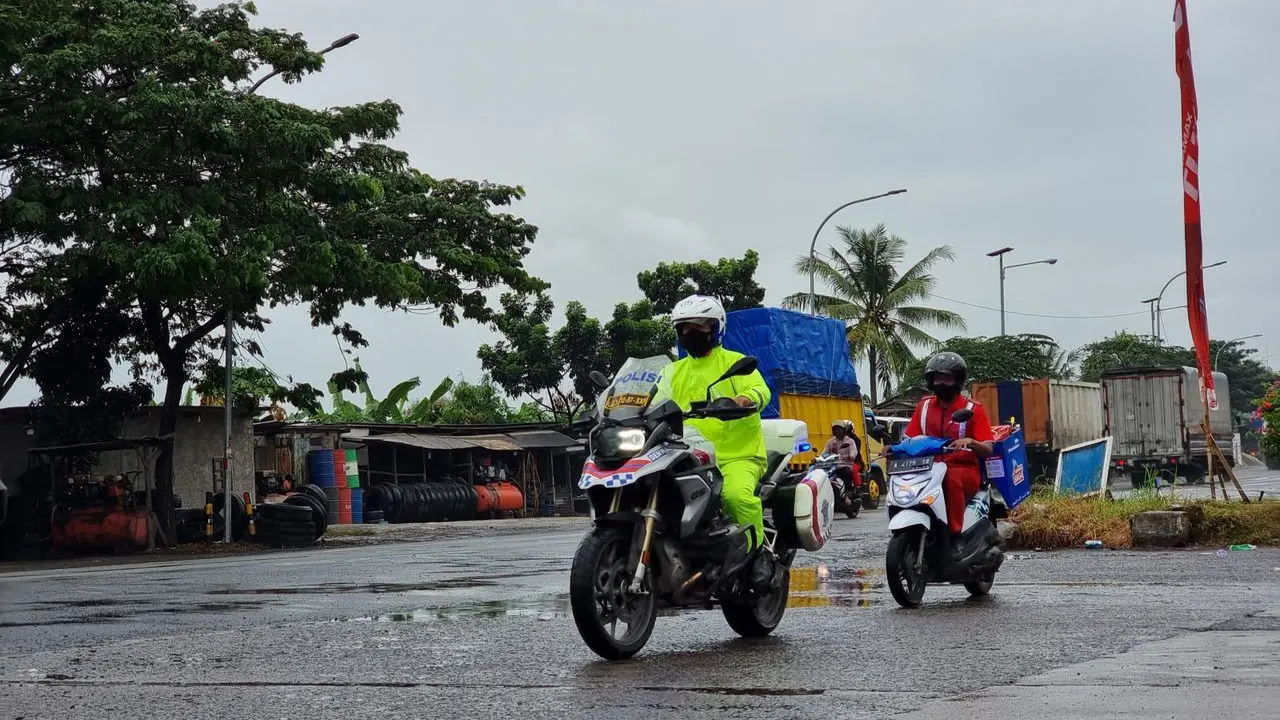 PT Pertamina Patra Niaga bergerak cepat memasok kebutuhan untuk sejumlah kendaraan yang kehabisan bahan bakar minyak (BBM) saat arus balik (Istimewa)
