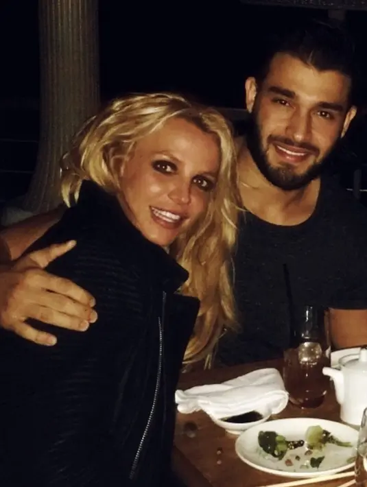 Britney Spears sangat bahagia dengan hubungannya dan dirinya pun melakukan hal yang terbaik. Kini hidup penyanyi ini pun sangat bahagia. (instagram/britneyspears)