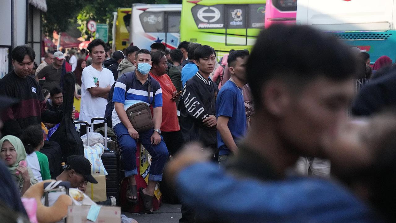 FOTO: Puncak Arus Mudik  di Terminal Kalideres