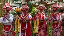 Tarian dan fashion show berlatar belakang alam di Grand Smesco Hills Cisarua, Bogor, Minggu (11/4/2021). Kegiatan Kartini Festival ini untuk mempromosikan campaign perempuan Indonesia berbudaya, berbudi pekerti luhur, dan mencintai produk lokal khas Indonesia. (Liputan6.com/JohanTallo)