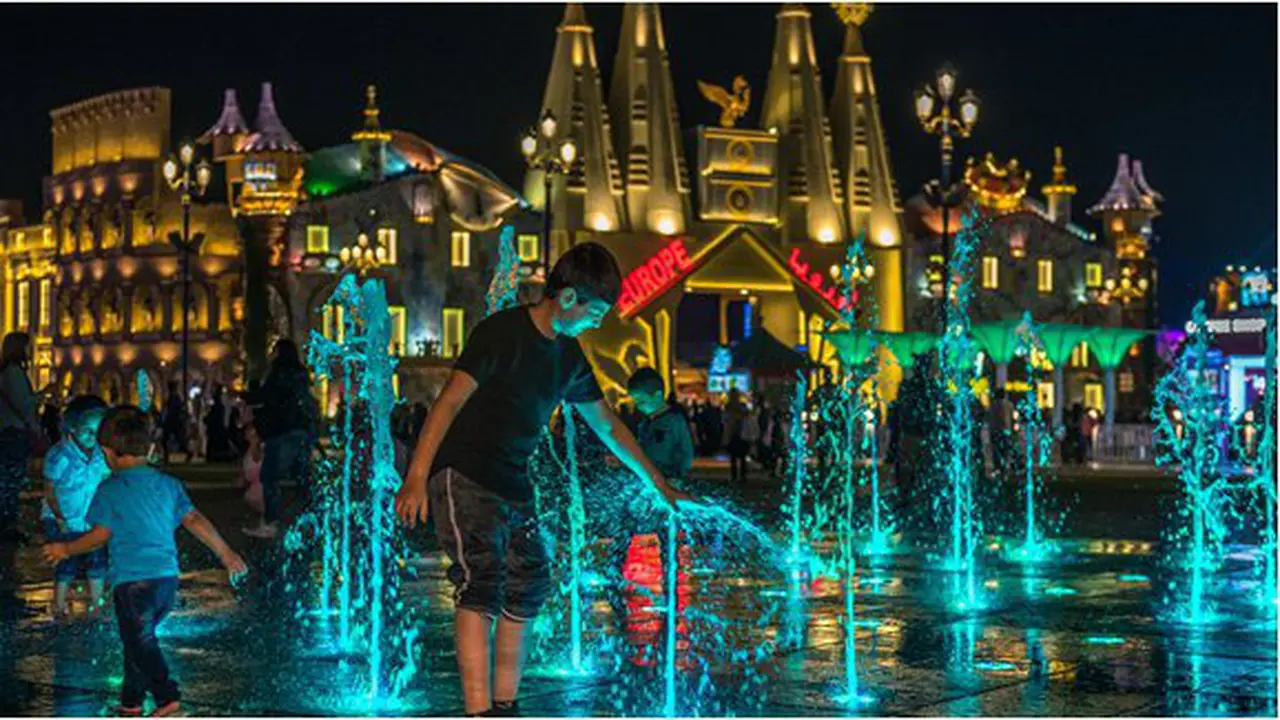 Salah satu kegiatan dalam Global Village Dubai. Foto: Dubai Tourism
