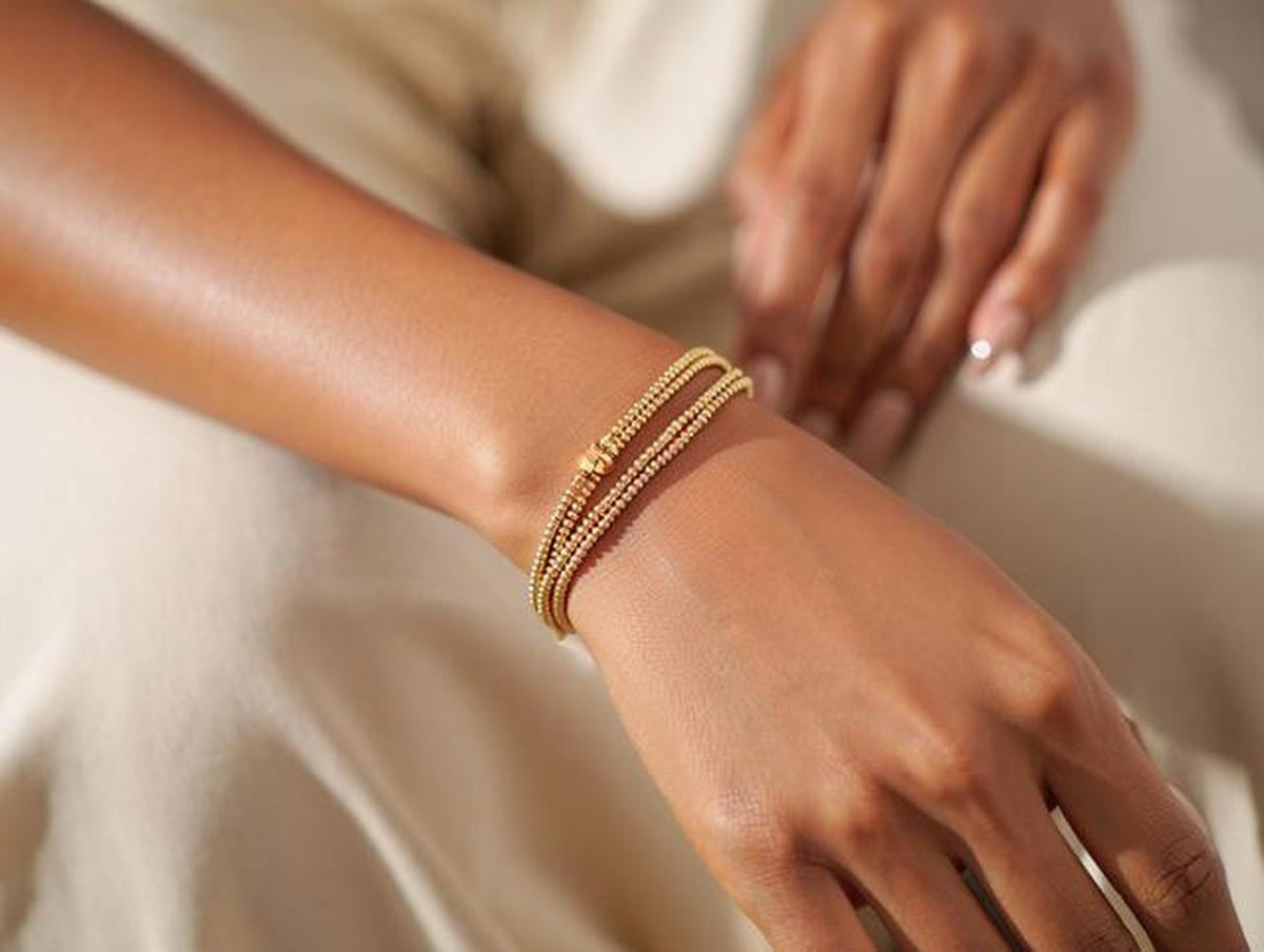 8 Pilihan Gelang Emas Minimalis Tipis tapi Tetap Terlihat Mahal, Tampil Berkelas Setiap Saat