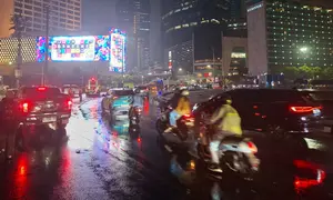 Situasi di Bundaran HI usai massa demo membubarkan diri. (Foto: Liputan6.com/Rifqy Alief).
