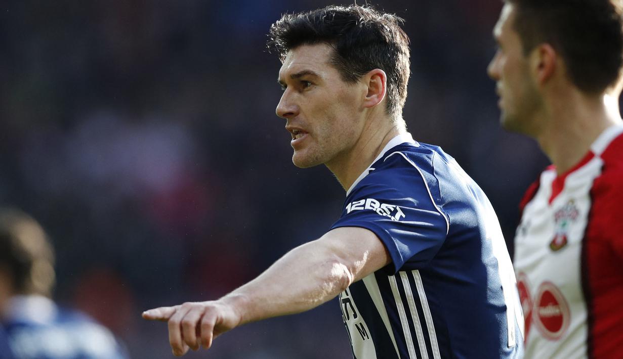 Gareth Barry - Pria berusia 40 tahun ini menjadi pemain dengan penampilan terbanyak di liga Inggris. Barry yang pernah memperkuat Aston Villa, Manchester City, Everton hingga West Bromwich Albion itu tercatat telah menorehkan 653 penampilan di ajang Premier League. (Foto:AFP/Adrian Dennis)