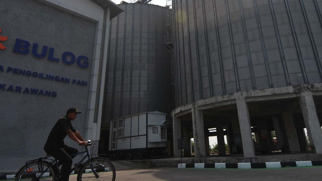 Direktur Utama Perum Bulog, Bayu Krisnamurthi, pun menyebut besarnya angka ini telah menjadi posisi cadangan beras tertinggi sejak Januari 2020. Foto: merdeka.com / Imam Buhori