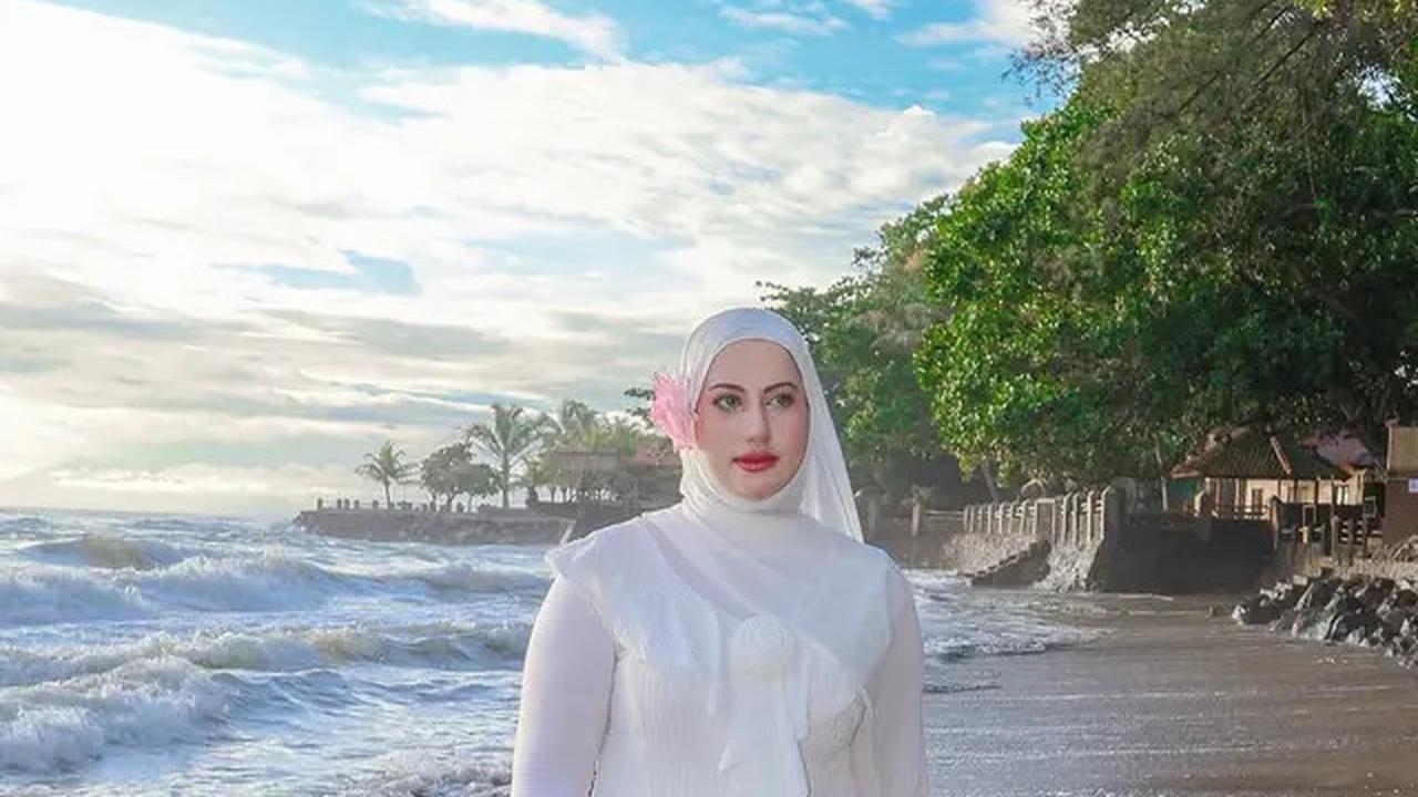 8 Potret Tampilan Tasya Farasya dan Tasyi Athasyia saat Rayakan Ulang Tahun ke-33 dengan Cara yang Berbeda