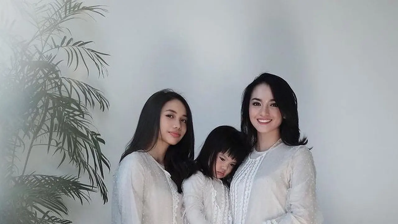 Model Baju Lebaran Keluarga Seleb