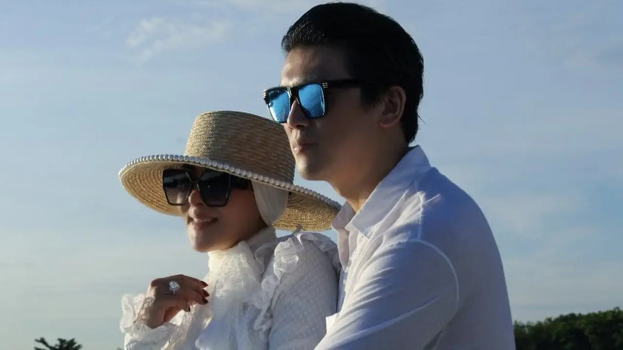 Gaya Syahrini di Tokyo