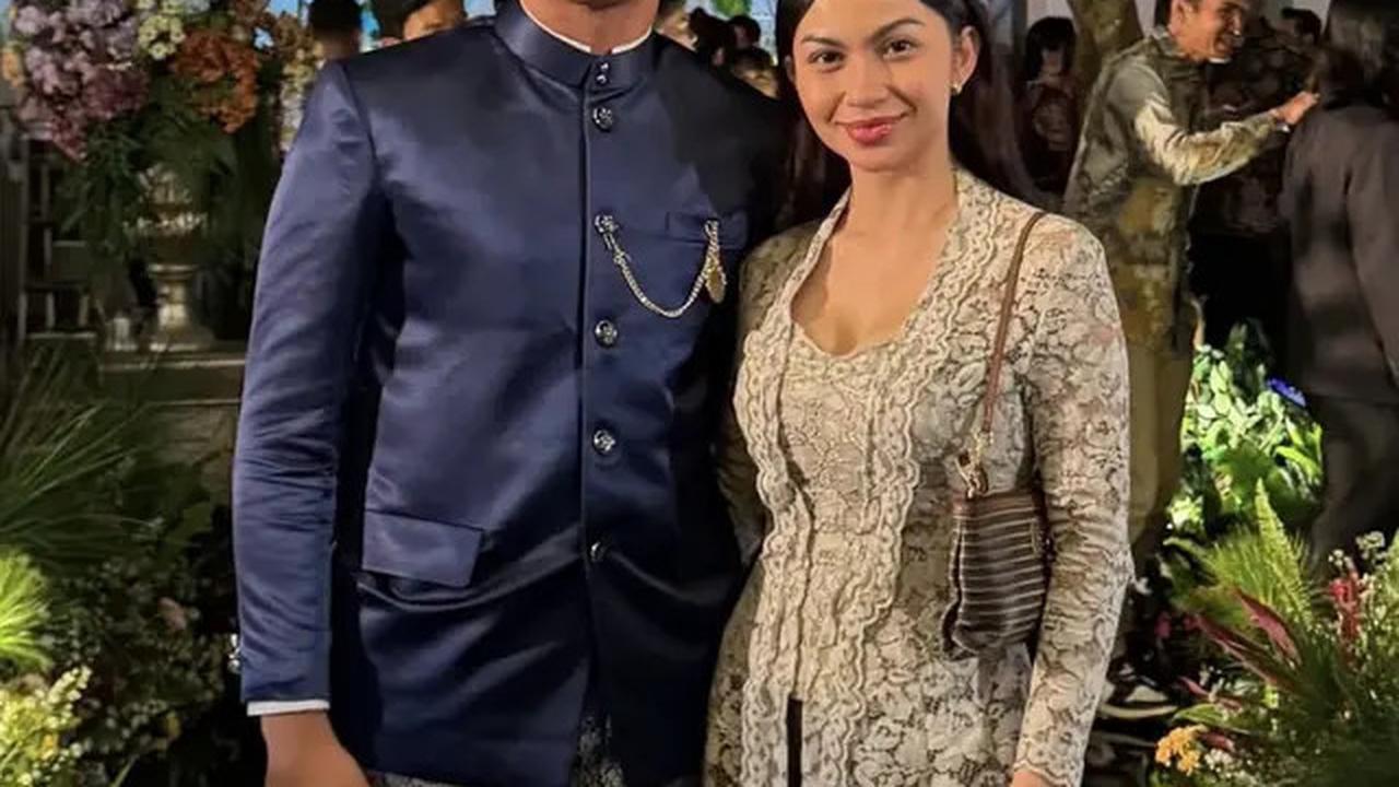 Tampilan Ariel Tatum Kenakan Kebaya Dipadukan Celana Panjang dengan Look Modern saat Temani Daffa Wardhana Kondangan