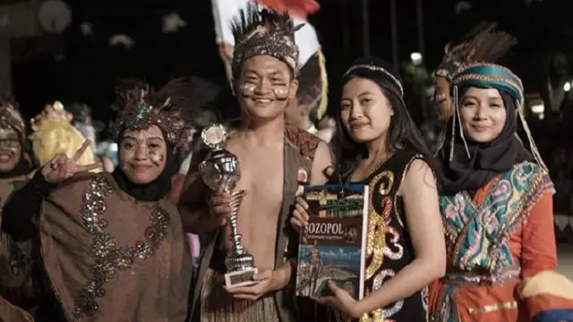 Mengamen Demi Tampilkan Angklung di Tanah Eropa