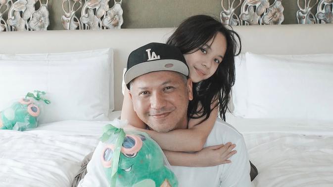 Kompaknya 6 Pose Gempi & Gading Marten: Dari Liburan Singapura Hingga Perayaan Natal 2025