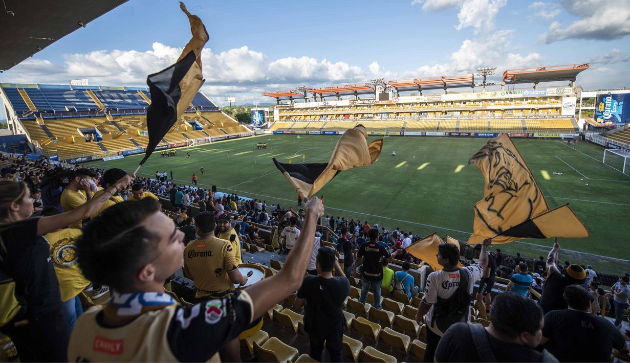 Antusiasme fans klub Dorados menyambut masa depan klub dengan nama besar Maradona sebagai pelatihnya. ( AFP/Pedro Pardo )
