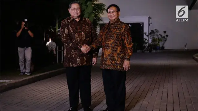 Ketua umum Partai Demokrat Susilo Bambang Yudhoyono dan Ketua umum Partai Gerindra Prabowo Subianto melakukan pertemuan di Jakarta Selasa (24/7) malam.