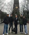 Donna Agnesia tengah berlibur bersama keluarga. Liburan musim dingin, keluarganya tampil begitu stylish dengan jaket tebal. [Foto: Instagram/ Donna Agnesia]