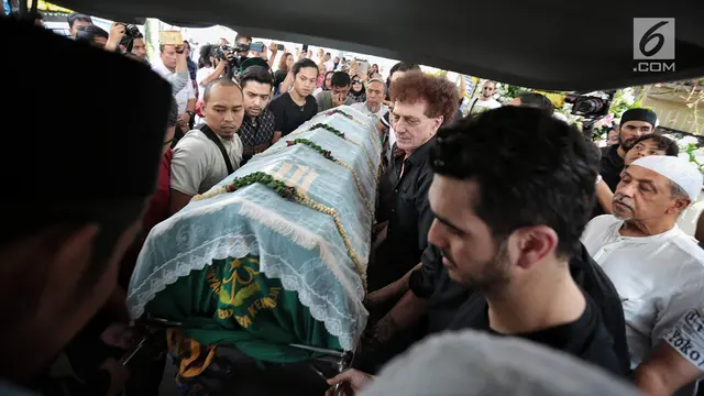 Faldy Albar Meninggal, Fachri dan Achmad Albar Gotong Keranda Jenazah
