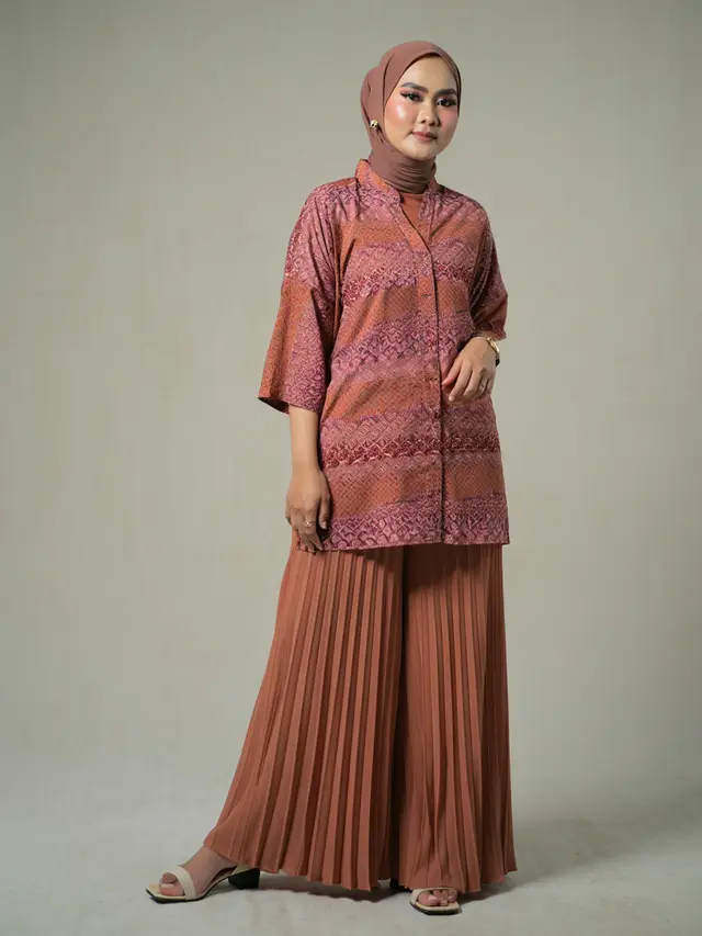 Model Celana yang Cocok Dipadukan dengan Baju Batik (Foto: Reve Art AI)