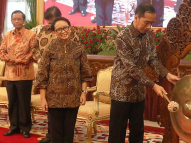 Presiden Joko Widodo saat membuka Peresmian Pembukaan Rapat Kerja di Istana Negara, Jakarta, Kamis (9/1/2020). Rapat Kerja tersebut di hadiri Kepala Perwakilan Republik Indonesia dengan Kementerian Luar Negeri. (Liputan6.com/Angga Yuniar)
