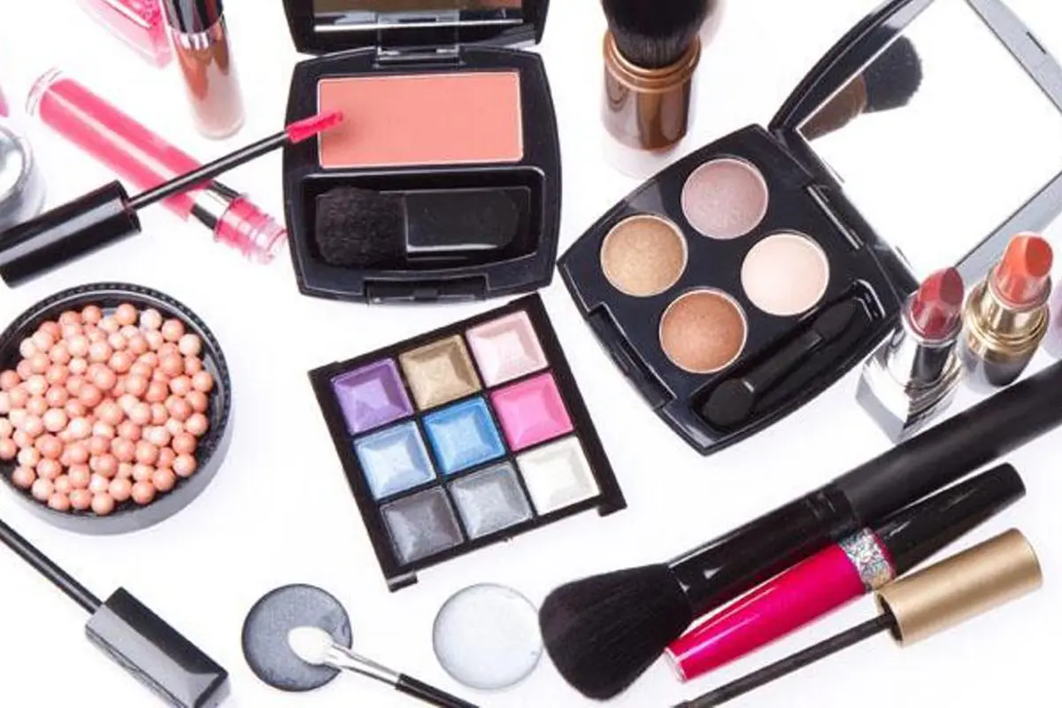 5 Tempat yang Harus Kamu Hindari untuk Menaruh Makeup