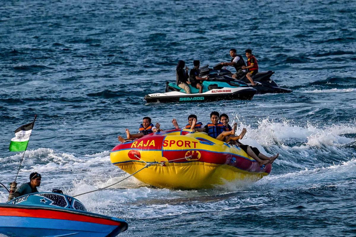 FOTO: Warga Padati Pantai Lhoknga  Aceh Saat Libur Lebaran