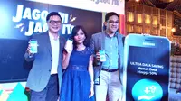Peluncuran Samsung Galaxy J3 oleh Head of of Product Marketing IT & Mobile Samsung Electronics Indonesia Denny Galant (kiri) di Jakarta, Kamis (2/6/2016). (Liputan6.com/ Agustin Setyo Wardani)