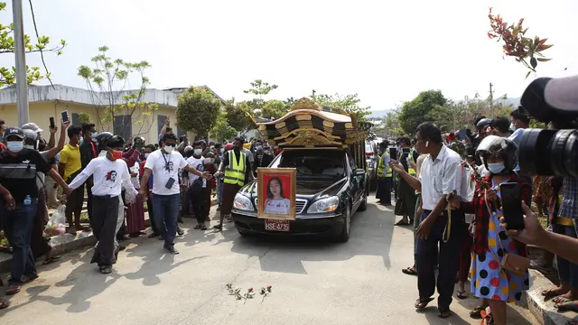 Suasana Pemakaman Demonstran Myanmar yang Tewas