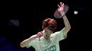 Unggulan pertama dan peringkat satu BWF, Viktor Axelsen harus terhenti langkahnya di babak 16 besar All England 2023 setelah ditaklukkan tunggal putra Malaysia, Ng Tze Yong dalam laga tiga game (15-21, 21-9 dan 21-23) di Utilita Arena, Birmingham, Inggris, Kamis (16/3/2023). Dengan kemenangannya atas Viktor Axelsen, Ng Tze Yong sukses mengikuti jejak rekannya, Lee Zii Jia yang telah lebih dahulu mengalahkan sang monster bulu tangkis Denmark pada final All England 2021. Kesuksesan keduanya mempecundangi Viktor Axelsen tak lepas dari peran pelatih asal Indonesia, Hendrawan. (PA via AP Photo/Zac Goodwin)