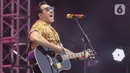 David Bayu membawakan beberapa lagu diantaranya Benci untuk Mencinta, Posesif, Wanita dan Jikalau. (Liputan6.com/Herman Zakharia)