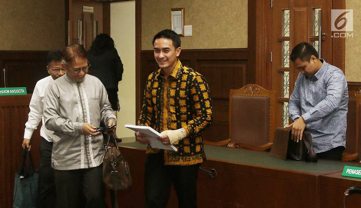 Gubernur Jambi non aktif Zumi Zola menjalani sidang di Pengadilan Tipikor Jakarta Pusat ,Kamis (23/8).(Liputan6.com/Herman Zakharia)