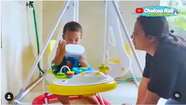Dituding Penyebab Sus Rahma Berhenti Bekerja, Ini 6 Potret Chelzea Verhoeven Momong Kiano
