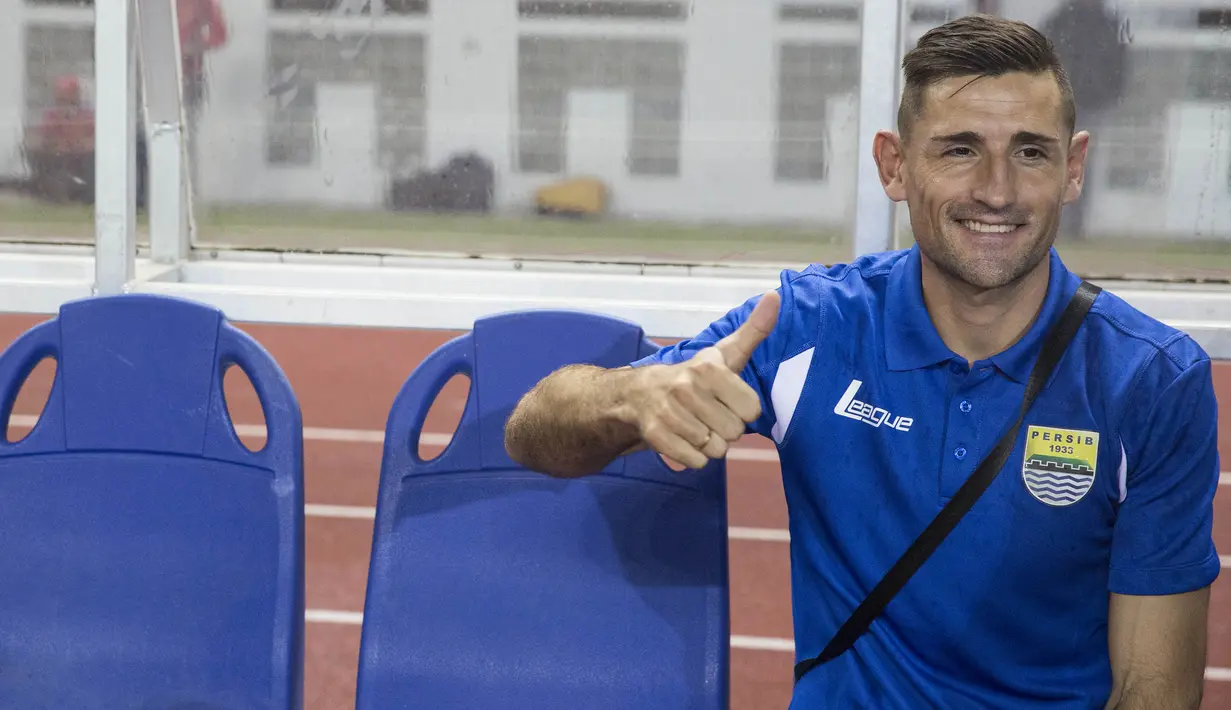 Striker jangkung ini kini menjadi harapan baru Bobotoh untuk menambal lini depan Persib Bandung. (Bola.com/Vitalis Yogi Trisna)