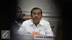 Jaksa Agung HM Prasetyo mendengarkan saat mengikuti rapat kerja dengan Komisi III DPR RI di Kompleks Parlemen, Jakarta, Senin (6/6/2016). Raker tersebut membahas APBN-P Kejagung Tahun 2016. (Liputan6.com/Johan Tallo)