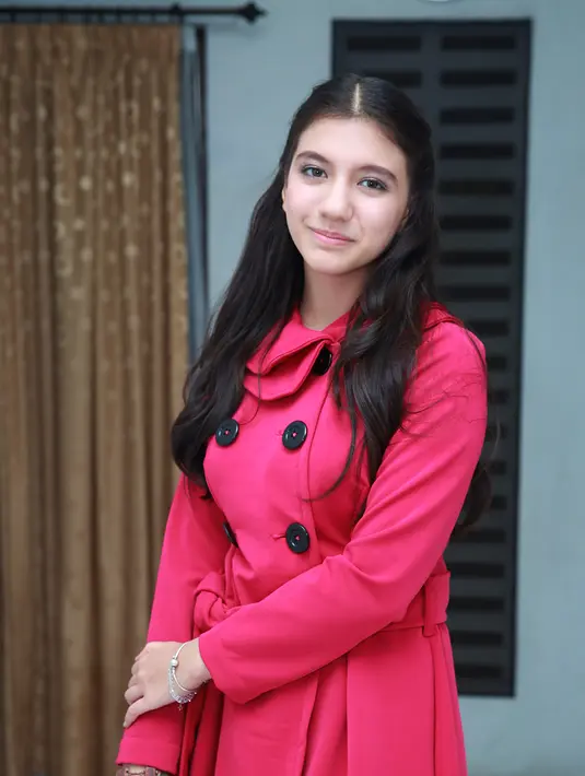 "Kita malah berantem, kaya aku udah nanya kamu (Randy) mau ini nggak. Aku kasih dia banyak opsi. Tapi dia bilang nggak, nggak. Lama-lama aku kesel sendiri," tutur Cassandra Lee. (Deki Prayoga/Bintang.com)