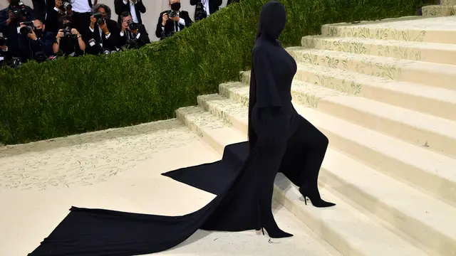 Kim Kardashian Tanpa Wajah di Met Gala