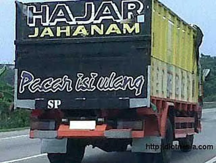 10 Tulisan Lucu Di Bak Truk Ini Dijamin Bikin Senyum Senyum Sendiri