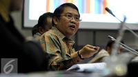 Menkominfo Rudiantara memberikan penjelasan saat rapat kerja dengan Komisi I DPR di Kompleks Parlemen, Senayan, Jakarta, Selasa (29/9/2015). Rapat membahas isu-isu teraktual dibidang komunikasi dan informasi di Indonesia. (Liputan6.com/Johan Tallo)